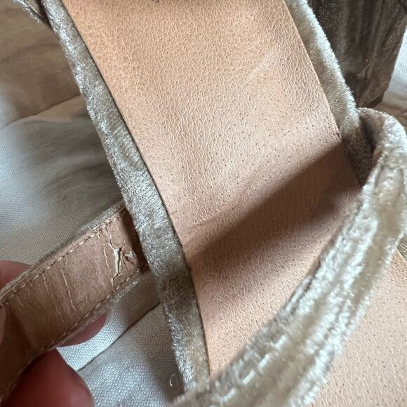 UO Tan / Champagne Crushed Velvet Open Toe Pumps Holiday Cocktail Romantic - 9 - Picture 8 of 8